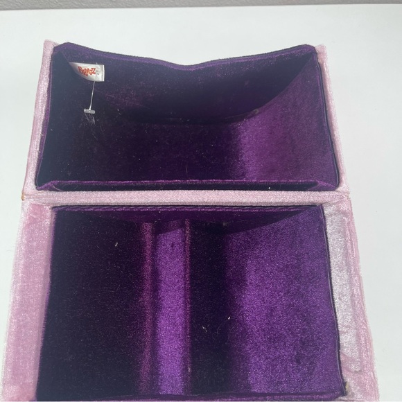 Vintage Bratz Purple Velvet Lip Shaped Storage Makeup Jewelry Box 9x6” Nostalgia - Picture 9 of 11